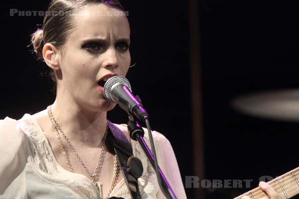 ANNA CALVI - 2011-01-17 - PARIS - Radio France (Studio 105) - 